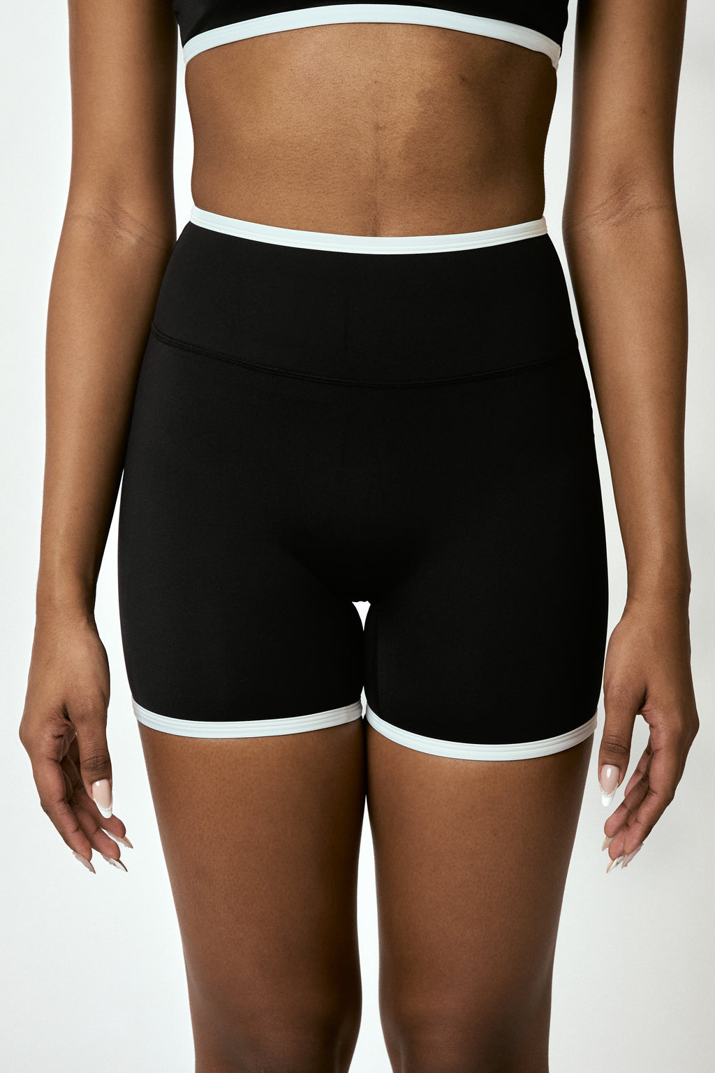 [PRE-ORDER] Form Invisible Scrunch Short - Onyx