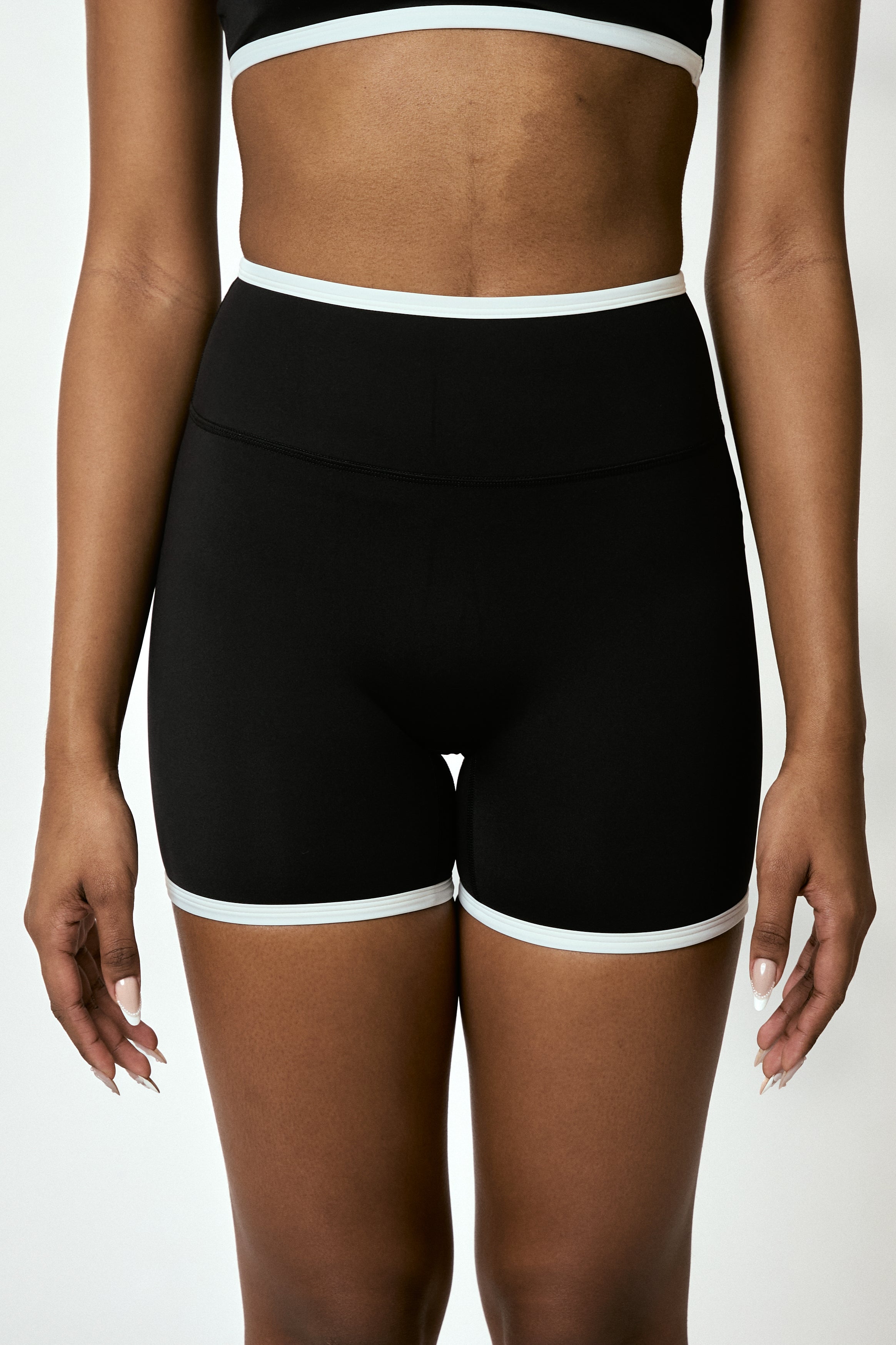[PRE-ORDER] Form Invisible Scrunch Short - Onyx
