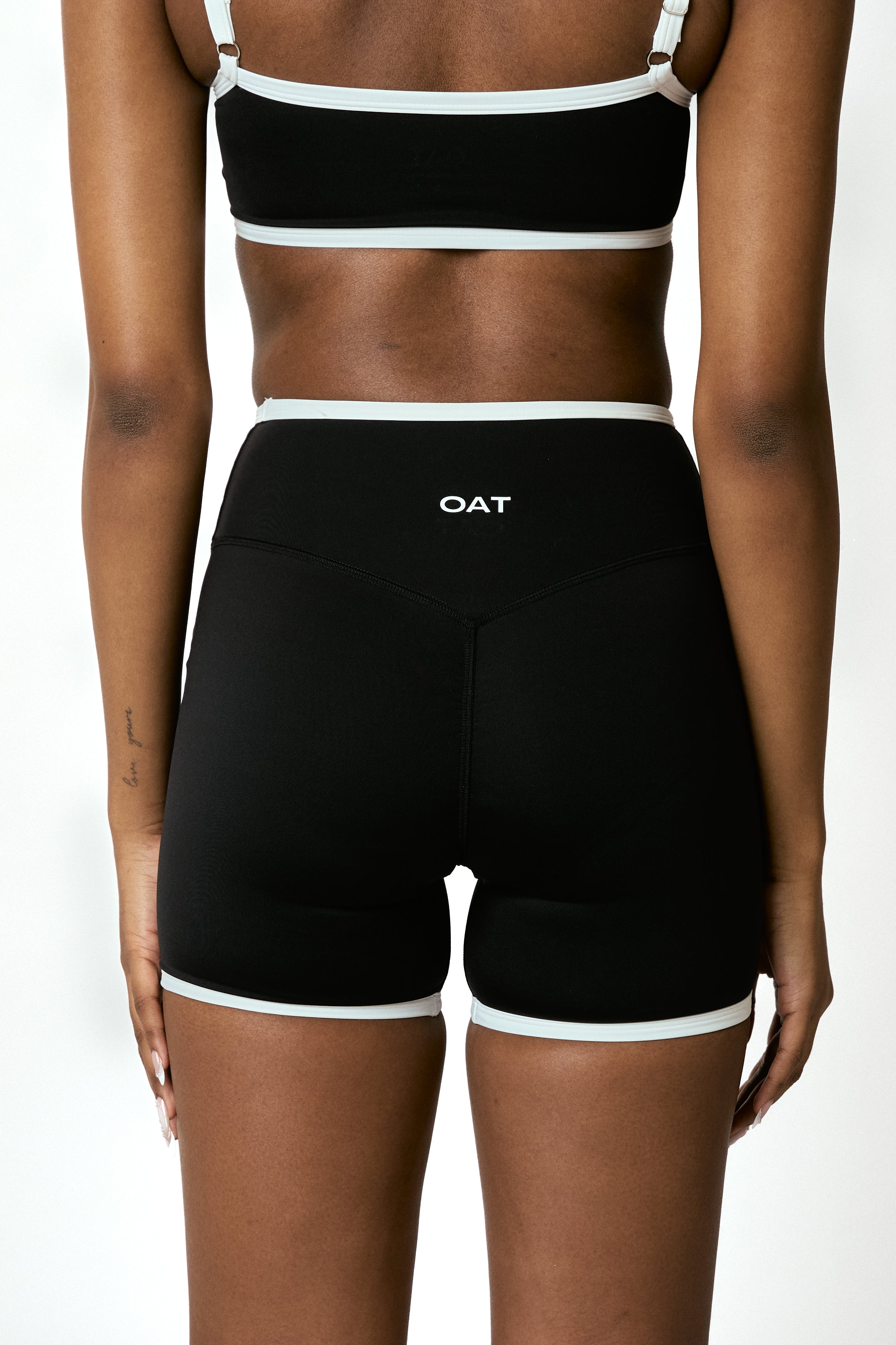 [PRE-ORDER] Form Invisible Scrunch Short - Onyx